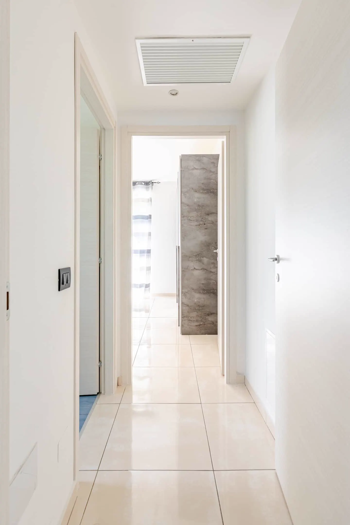 Corridoio: Il corridoio collega bagno e camera.