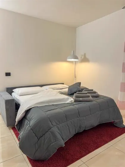 Divano letto matrimoniale in soggiorno
